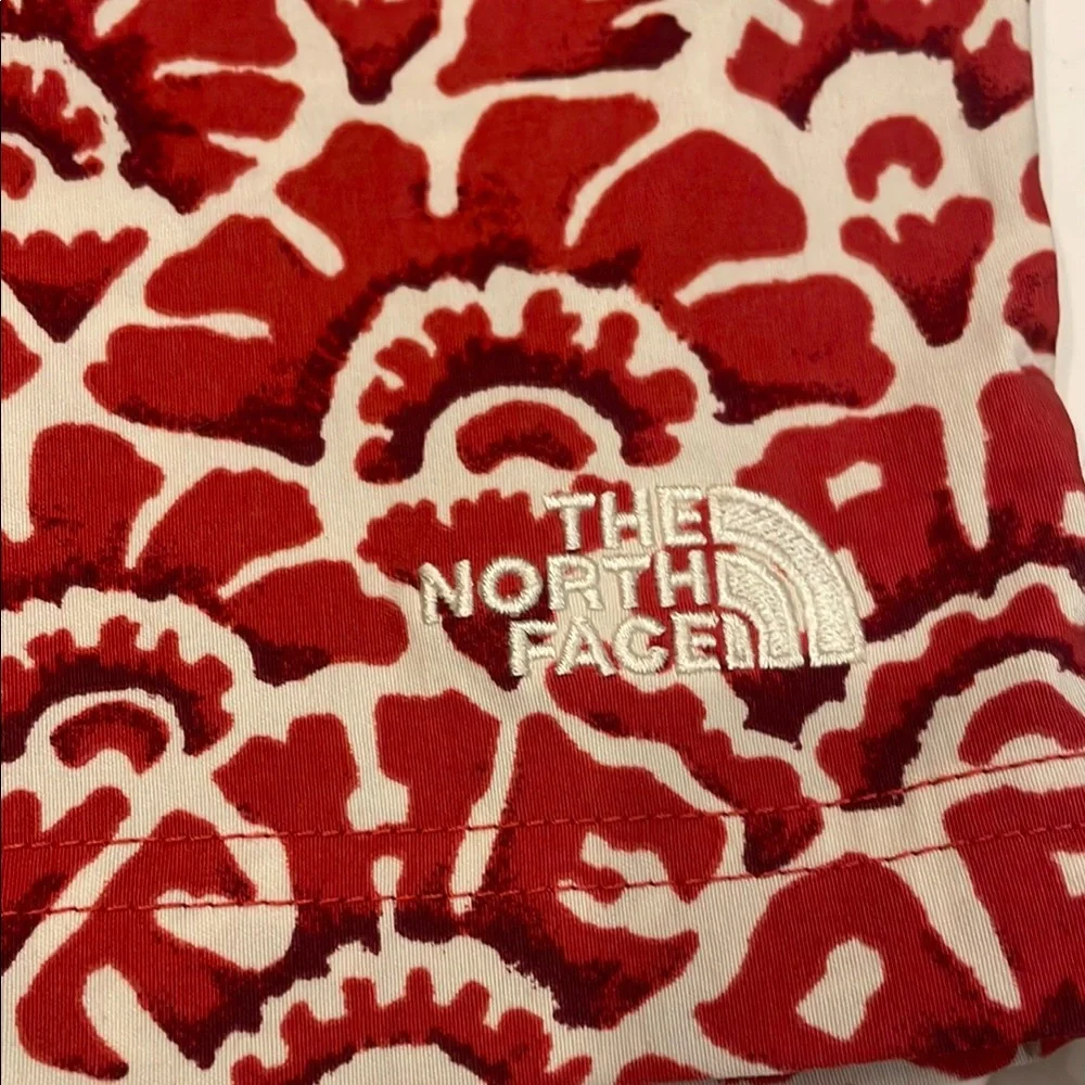 The north face size xxl Red and White Patterned Shorts in like new condition - Picture 2 of 6
